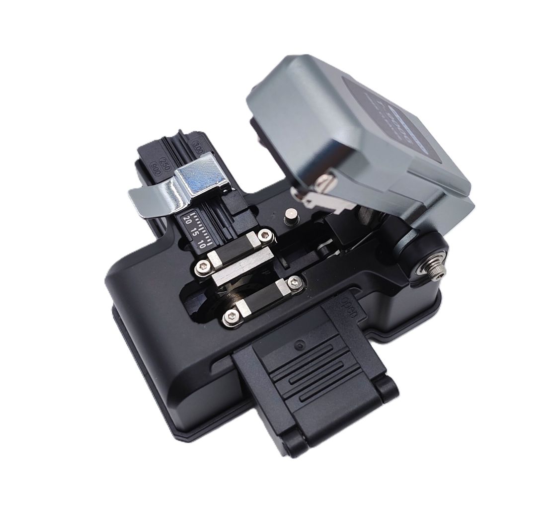 Optical fiber cleaver